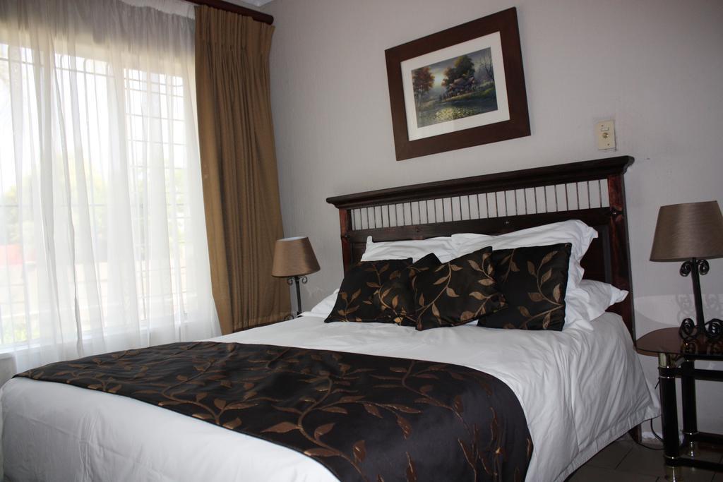 Eagles Nest Lodge جوهانسبورغ الغرفة الصورة
